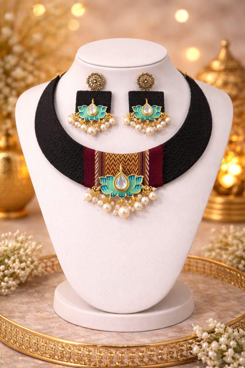 beautiful black choker neckpiece - Image 2